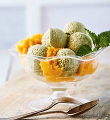 Helado de coco y té verde