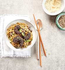 Gambas panées à la chapelure de morille, asperges vertes et morilles (Laurent Clément)