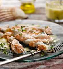 Rybí šňůrky s teplou vinaigrette