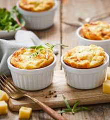 Minisoufflés au poulet et au fromage