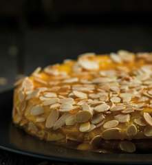 Doce de amêndoa e ovos-moles