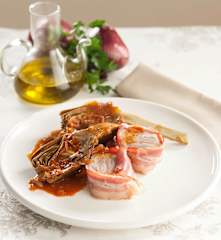 Solomillo ibérico con alcachofas en salsa de choriceros