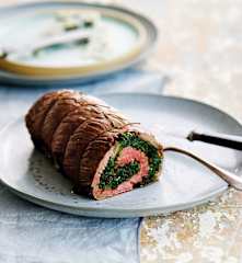 Rolo recheado com espinafres e queijo