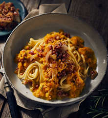 Linguine mit Kürbis-Sugo und Specktopping