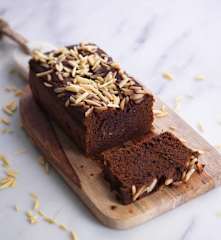 Gâteau amande-caroube à la vapeur