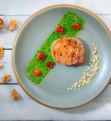 Filetto di manzo con rucola e pomodorini confit