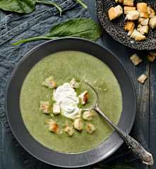 Špenátová polévka s vejci