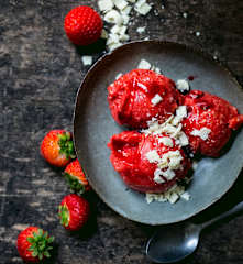 Sorbet fraise, myrtille et chocolat blanc