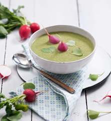 Zupa krem z liści rzodkiewki z rzodkiewkami na parze