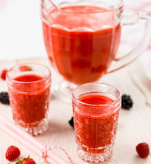 Sumo framboesa, morango e amoras