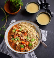 Ragout z jagnięciny i warzyw z kuskusem; Budyń waniliowy