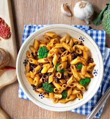 Penne con broccoli e pomodori secchi (senza glutine)