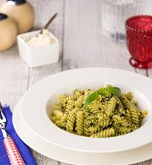 Pasta con pesto di nocciole e basilico (1 porzione)