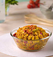 Ensalada de quinoa con verduras y hierbas