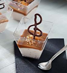 Semifrío de plátano con salsa de toffee
