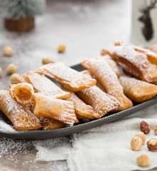 Casadielles de dulce de manzana con avellanas