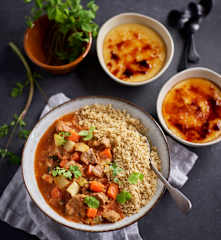 Menu: Cuscuz com borrego e legumes; Leite creme
