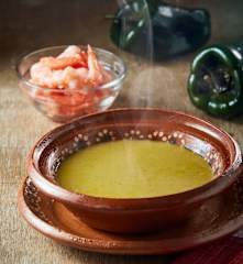 Sopa de camarón y hoja santa