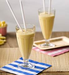 Batido de frutas con leche de almendras