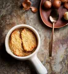 Soupe à l'oignon gratinée