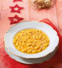 Cappelletti ripieni in brodo di cappone