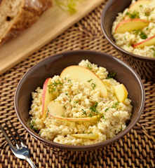 Sýrový salát s vlašskými ořechy