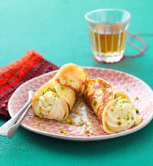 Pancakes with Cream and Pistachios (Qatayef with Achta)