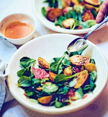 Mâche aux pommes de terre rôties, jus d'agrumes