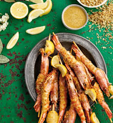 Espetadas de camarão e limão com molho de mostarda