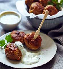 Feuerbällchen mit Kräuterquark