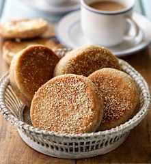 Angielskie bułki śniadaniowe z patelni (English muffins)