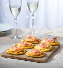 Blinis al curry con gamberi