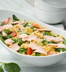 Pasta con salmón y espinacas