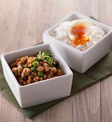 溫泉蛋豬肉醬飯