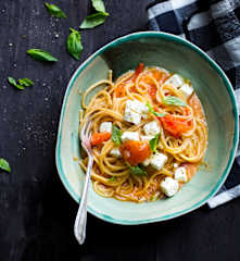 Pâtes complètes, sauce au basilic