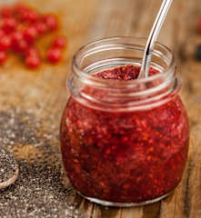 Confiture de fruits rouges et de graines de chia sans cuisson