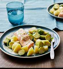 Lachs mit Rosenkohl und Senfsauce