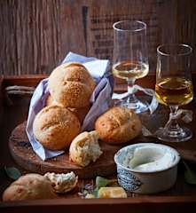 Bollitos de albahaca y parmesano