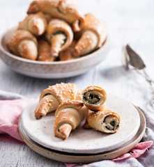 Rogaliki z ciasta ziemniaczanego ze szpinakiem