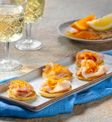 Blinis alla curcuma con pesce spada