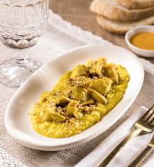 Coniglio alla curcuma con crema di patate e cipollotto