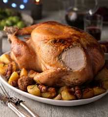 Ugnsstekt kalkon med krämig fyllning av pancetta, citron och örter