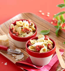 Makaron z pesto i suszonymi pomidorami