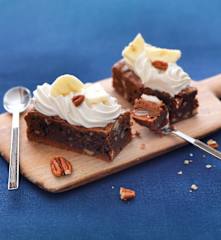 Crème à la banane sur brownie au chocolat