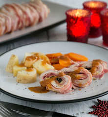 Ρολά κοτόπουλου με γλυκόξινη σάλτσα