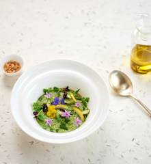 Emulsion verte, végétaux en suspension, olive-citron-cacahuètes (Sébastien Richard)