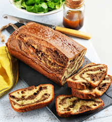 Cake marbré au tarama et à la tapenade
