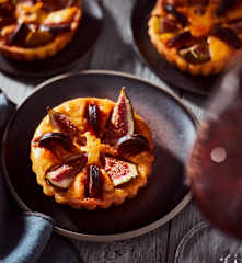 Ziegenkäsetartelettes mit Feigen und Chorizo