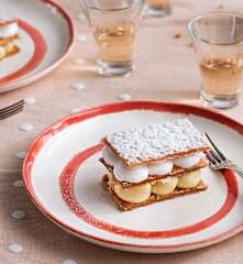 Milhojas caramelizado con crema y merengue