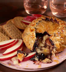 Brie en Croute with Port Figs